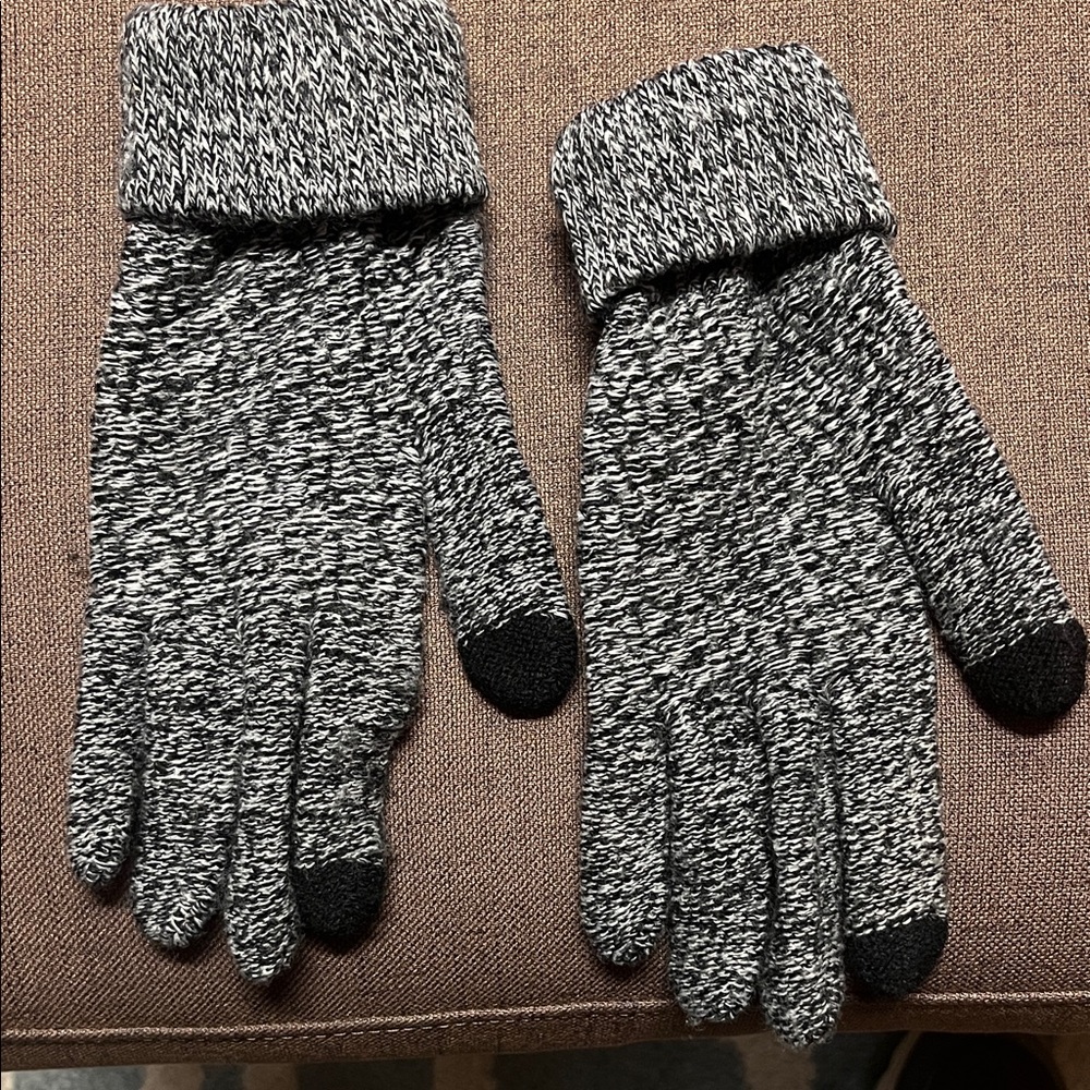 Black and White Knit Gloves
